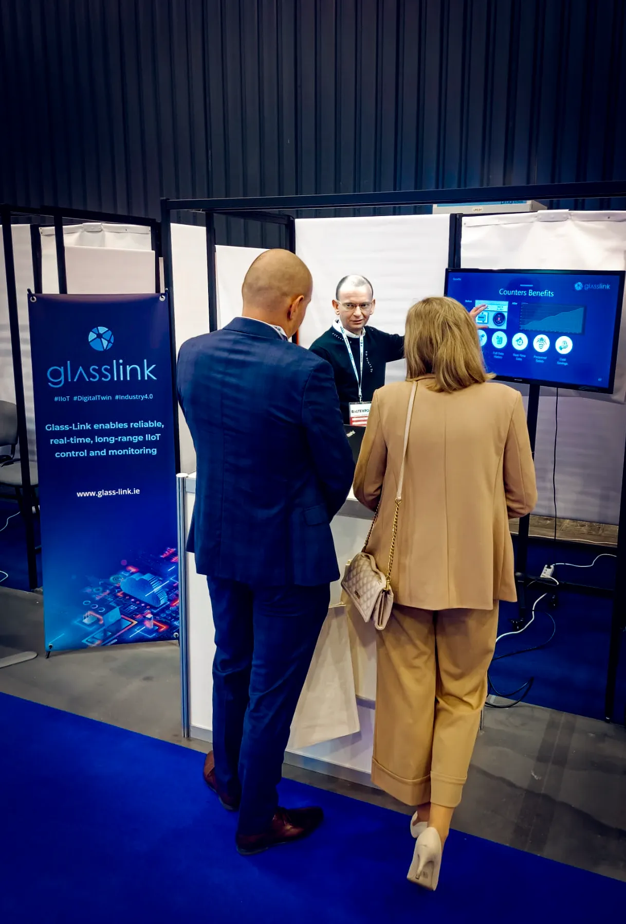 Our representatives at Glass-Link stand BALTEXPO 2023 presenting to new potential customer